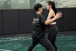 真上強(qiáng)度??！??周凱恒緊逼防守穿吊帶的椰子