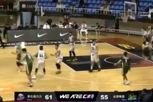 臺妹為干擾球員罰球直接上演一字馬 見過大場面的解說都十分意外